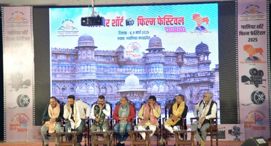 समाज और संस्कृति को दिशा देती हैं फिल्में: संस्कृति मंत्री