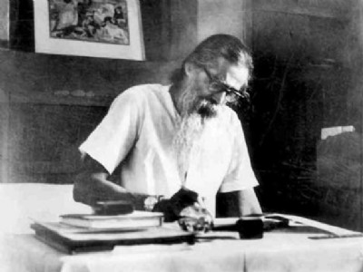 राष्ट्र-चेतना के साधक : द्वितीय सरसंघचालक गुरुजी का समग्र दृष्टिकोण